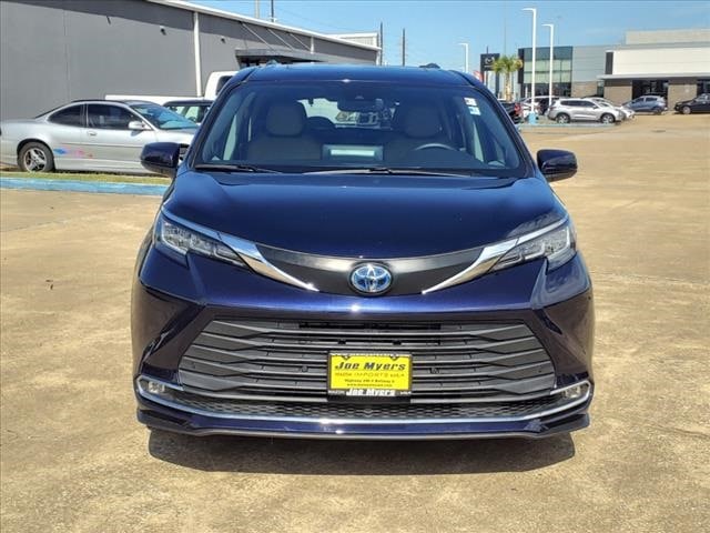 Used 2021 Toyota Sienna XLE with VIN 5TDJSKFC1MS038108 for sale in Houston, TX