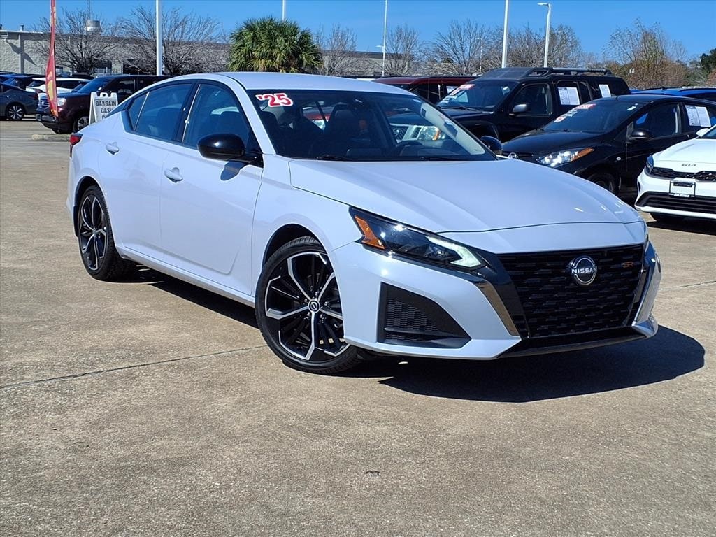 2025 Nissan Altima SR