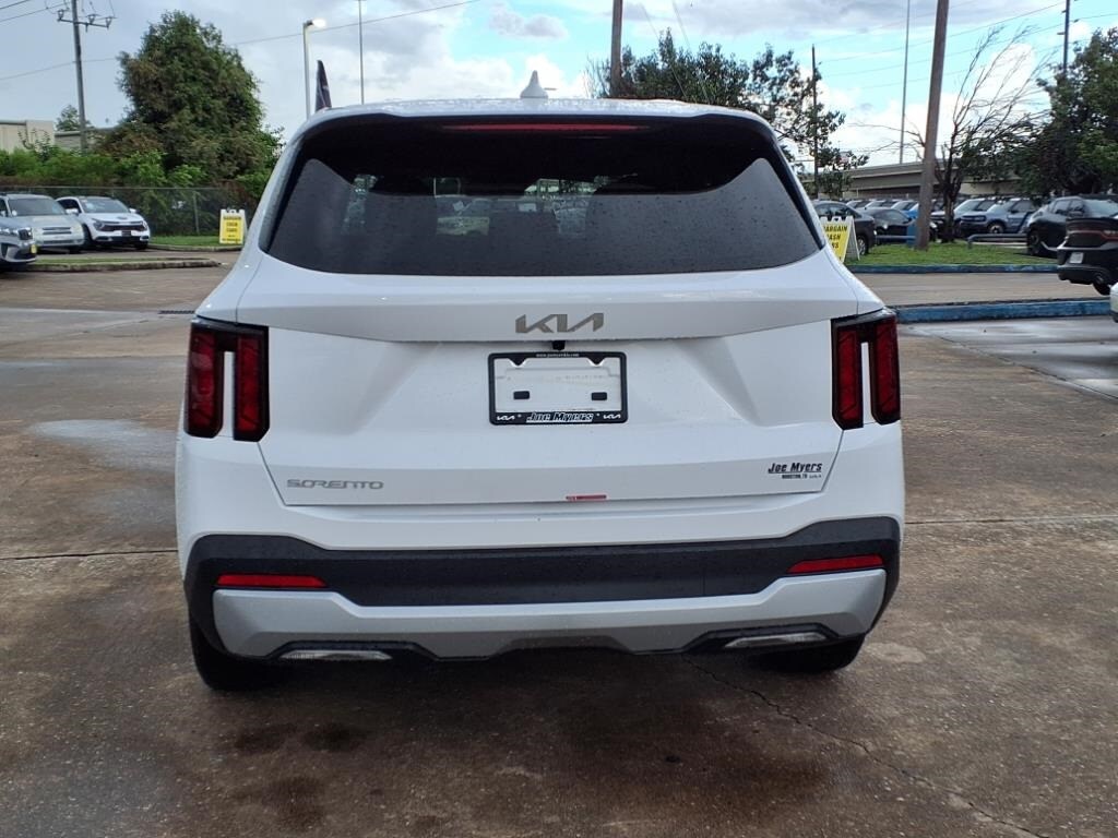2025 Kia Sorento LX photo 4