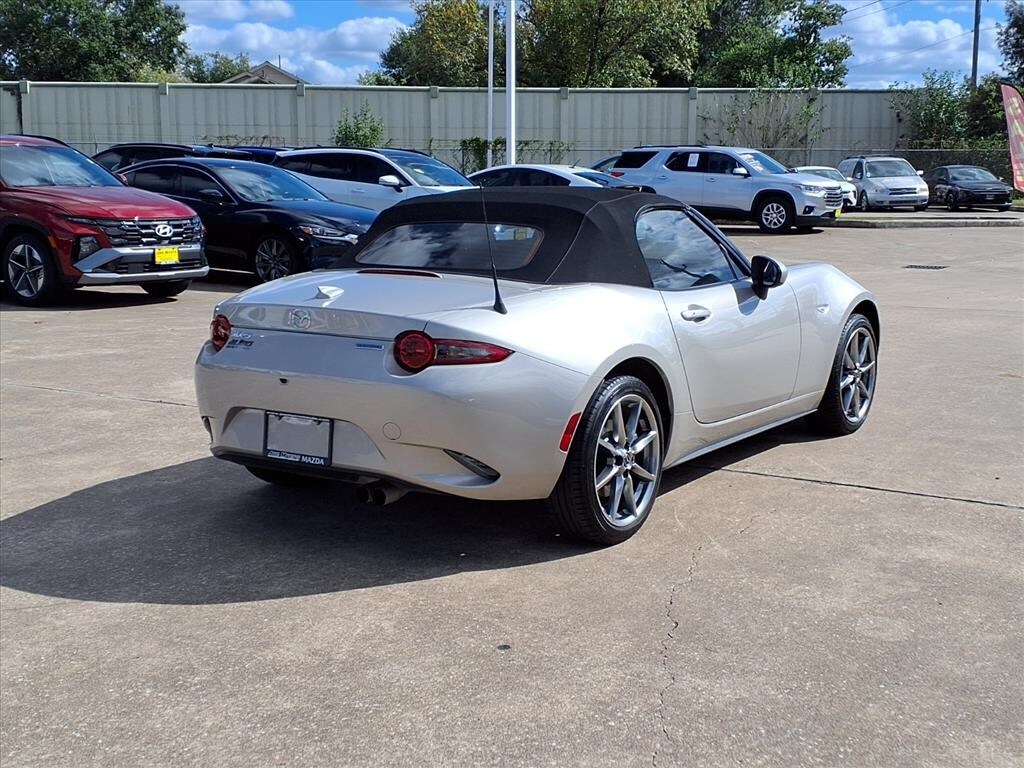 2023 Mazda MX-5 Miata Miata Grand Touring photo 3