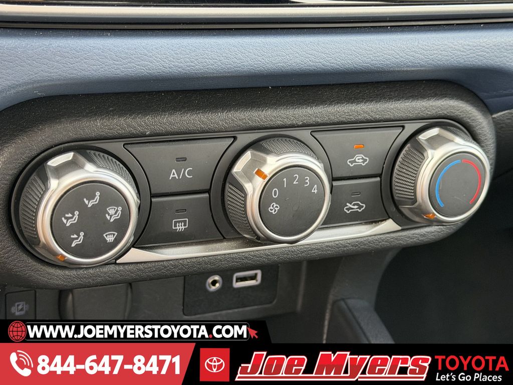 Used 2025 Brilliant Silver Metallic Nissan 1.6 SV image 19