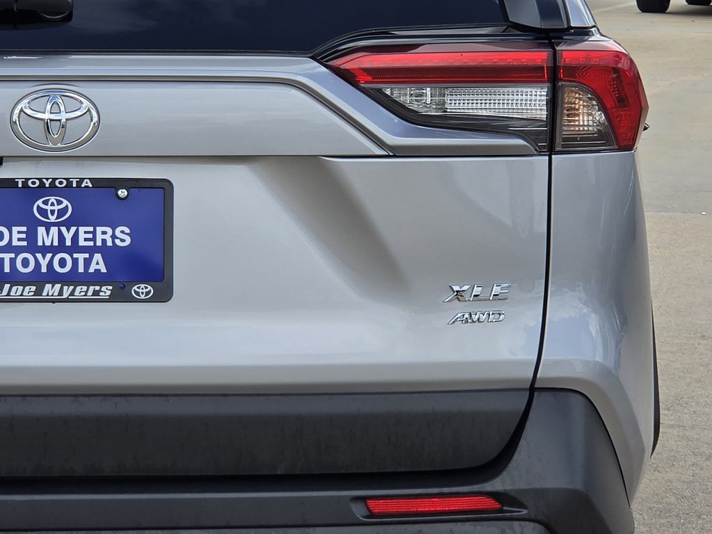 Used 2025 Silver Sky Metallic Toyota XLE image 8