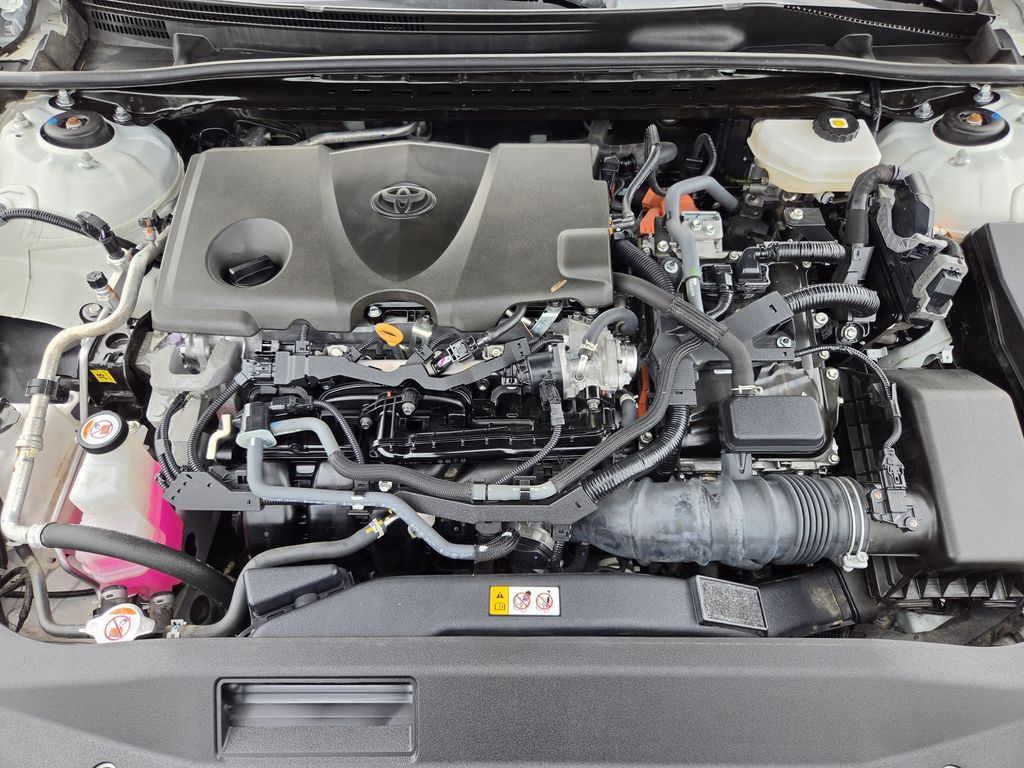 Used 2025 Ice Toyota SE image 31