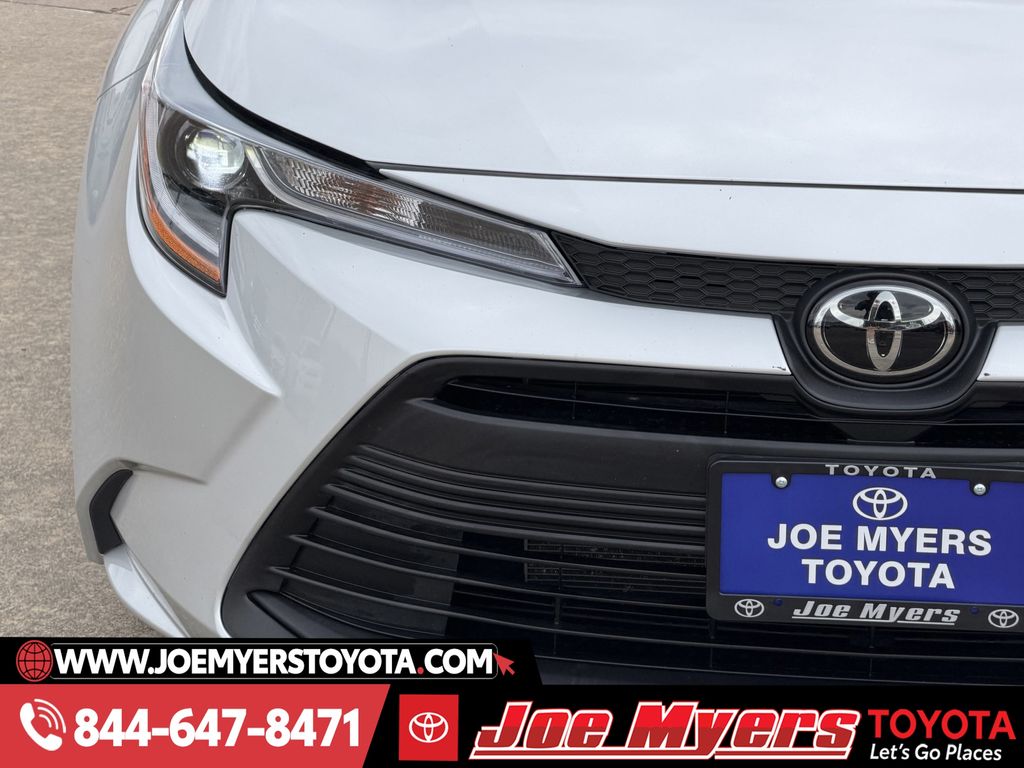 Used 2025 Classic Silver Metallic Toyota LE image 5