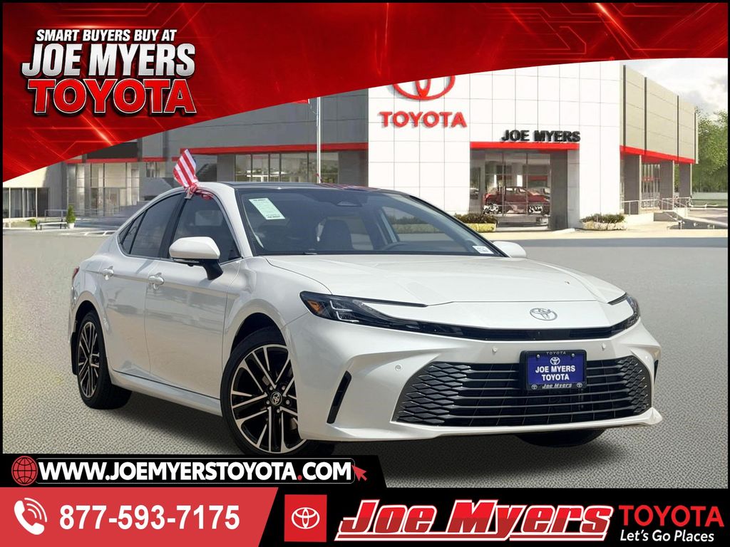 White (Wind Chill Pearl) 2026 Toyota Camry Sedan Front-Wheel Drive 