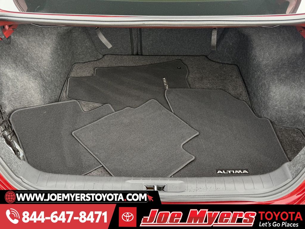 Used 2016 Cayenne Red Nissan 2.5 SL image 31