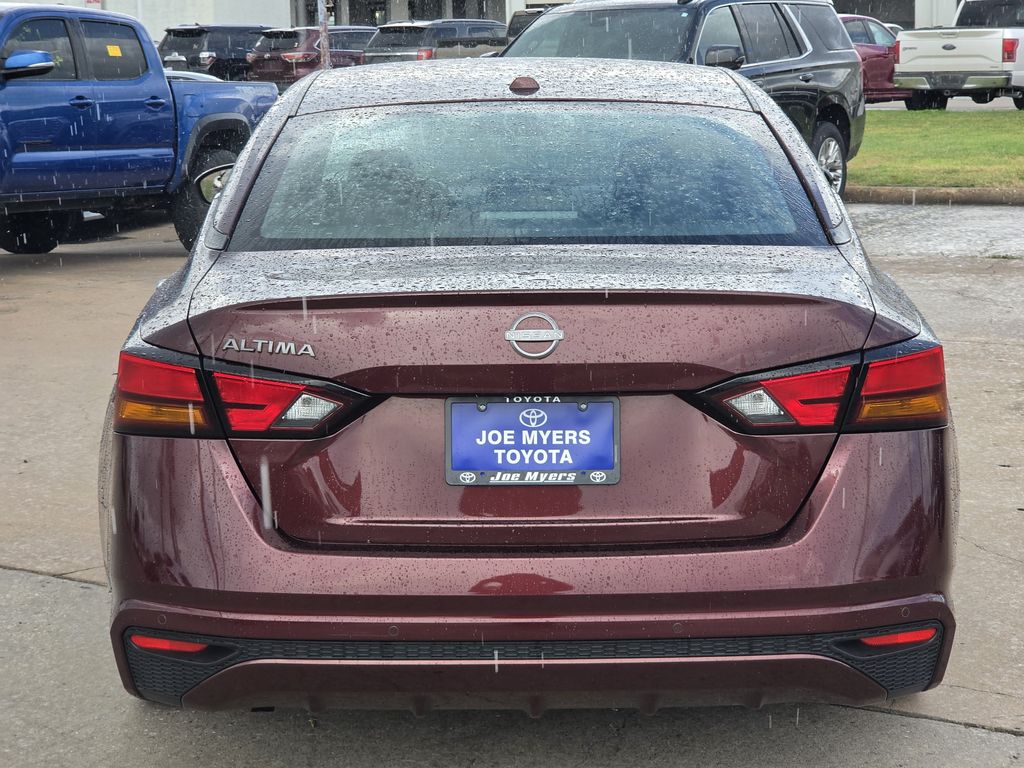 Used 2025 Garnet Pearl Metallic Nissan 2.5 SV image 8