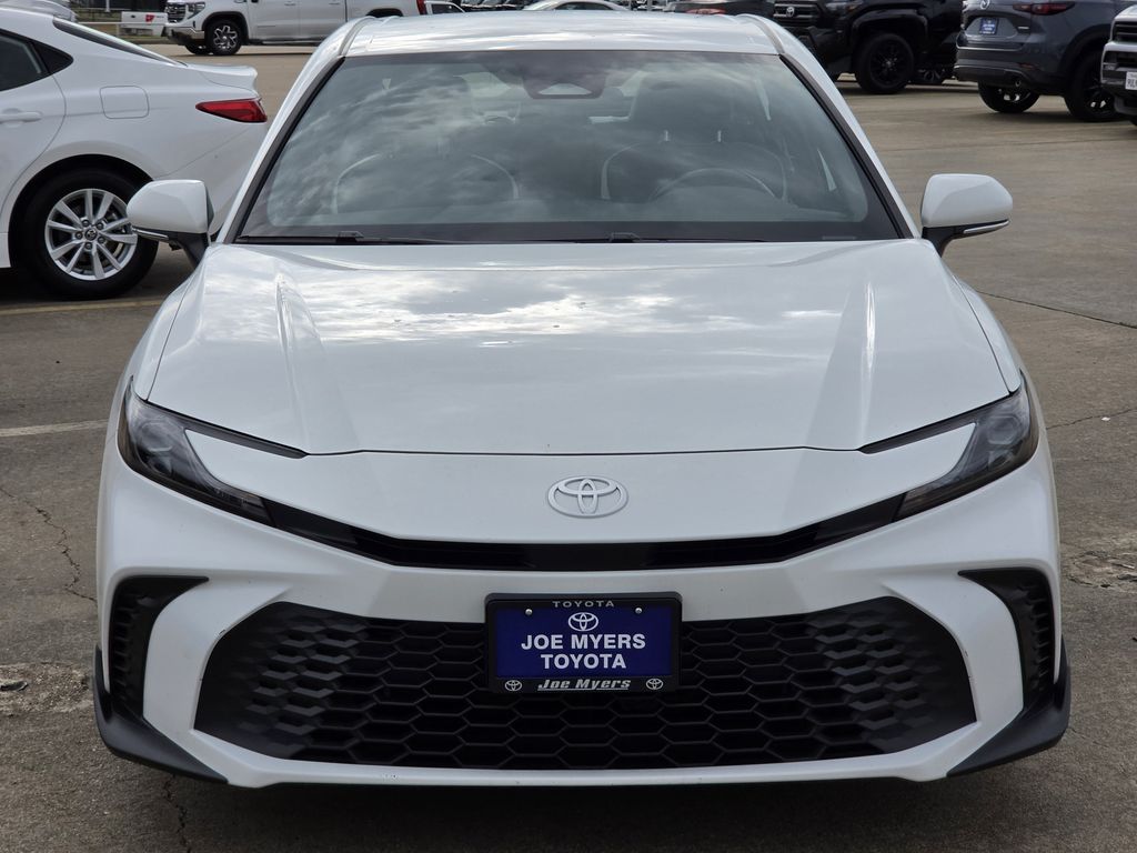 Used 2025 Ice Toyota SE image 3