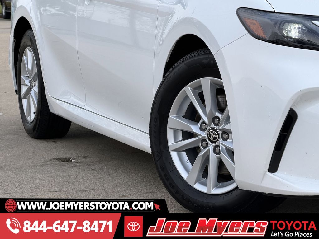 Used 2025 Ice Cap Toyota LE image 12