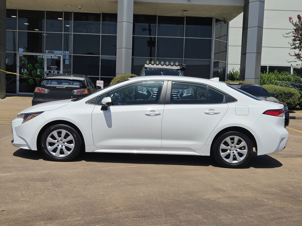 Used 2025 Ice Toyota LE image 6