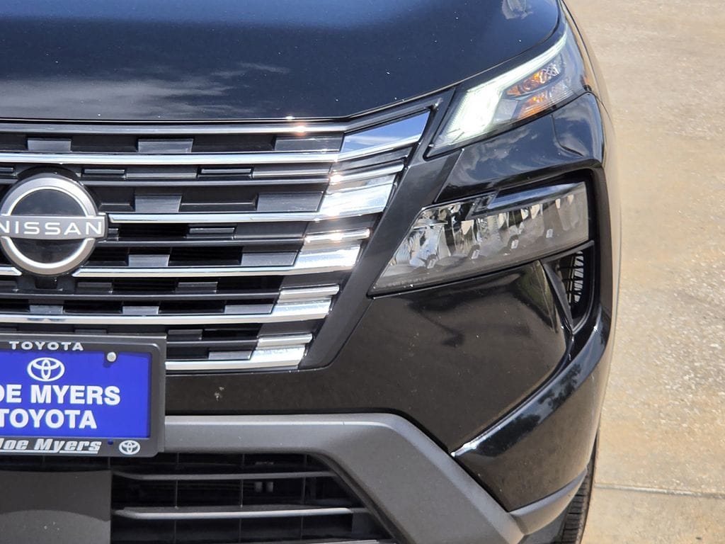 Used 2025 Super Black Nissan S image 4