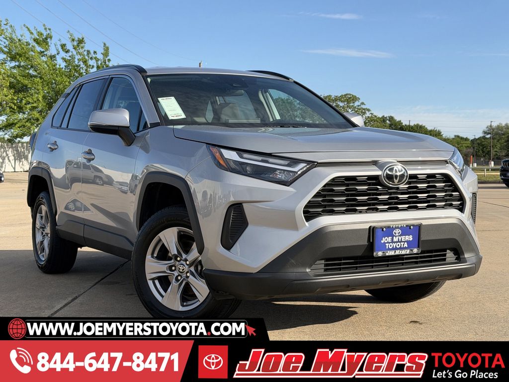 Used 2025 Silver Sky Metallic Toyota XLE image 2