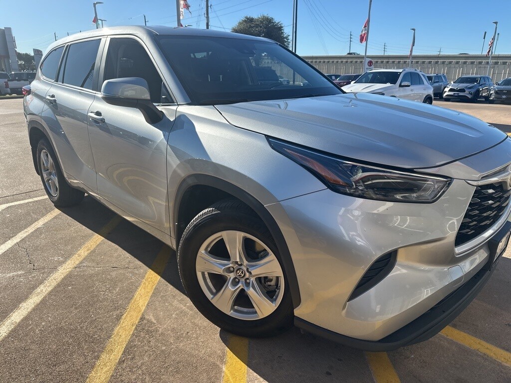 Used 2023 Toyota Highlander L SUV