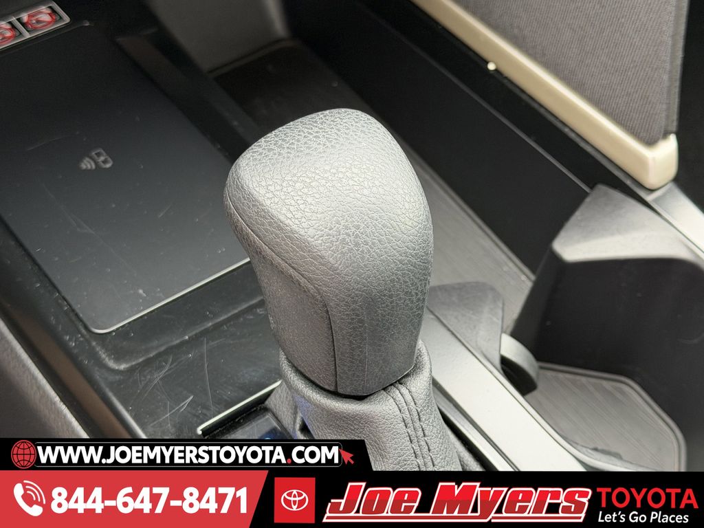 Used 2025 Ice Cap Toyota LE image 21