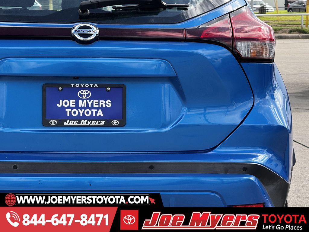 Used 2021 Electric Blue Metallic Nissan S image 9