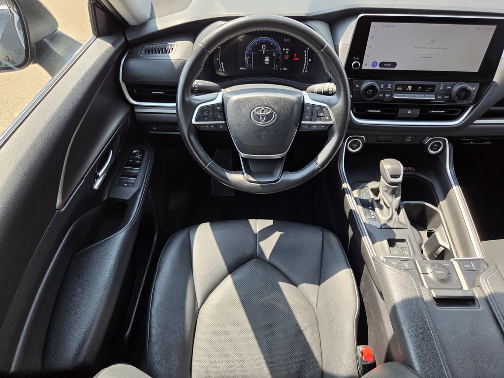 Used 2025 Midnight Black Metallic Toyota XLE image 14