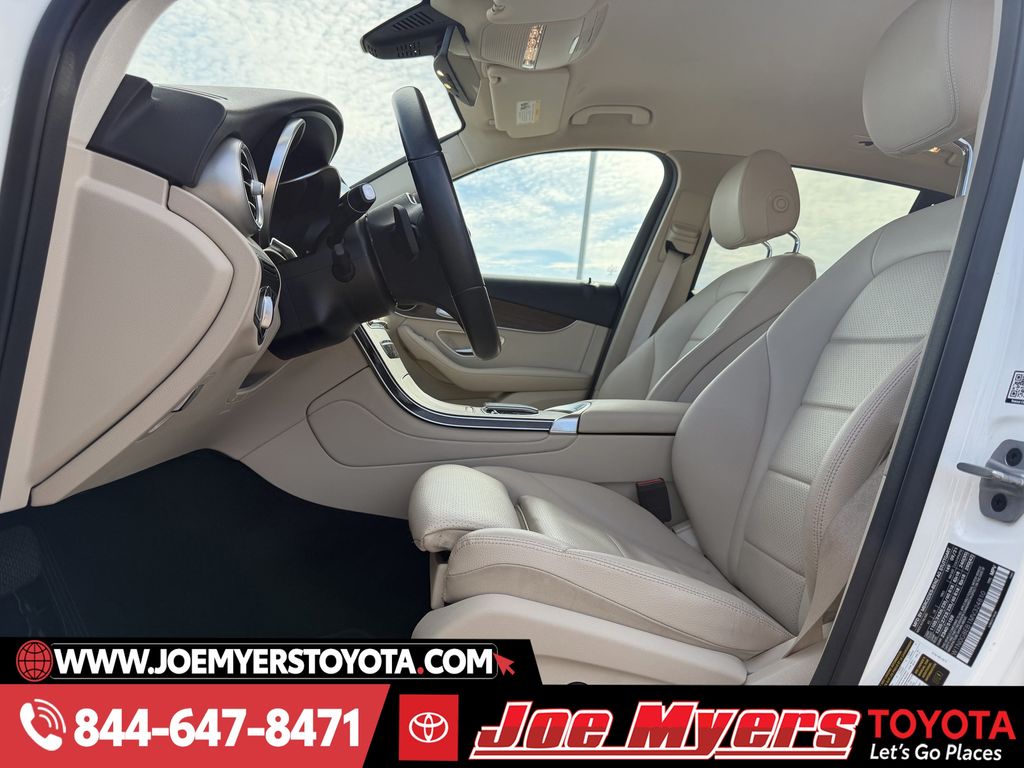 Used 2021 Polar White Mercedes-Benz GLC 300 image 28