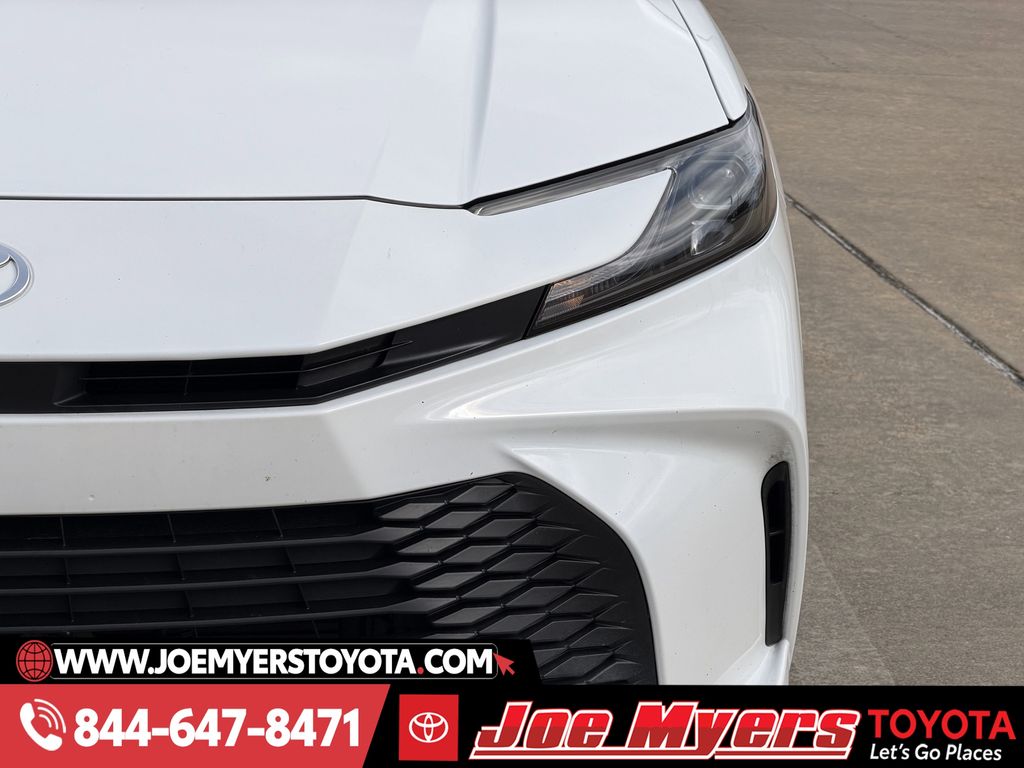 Used 2025 Ice Cap Toyota LE image 4