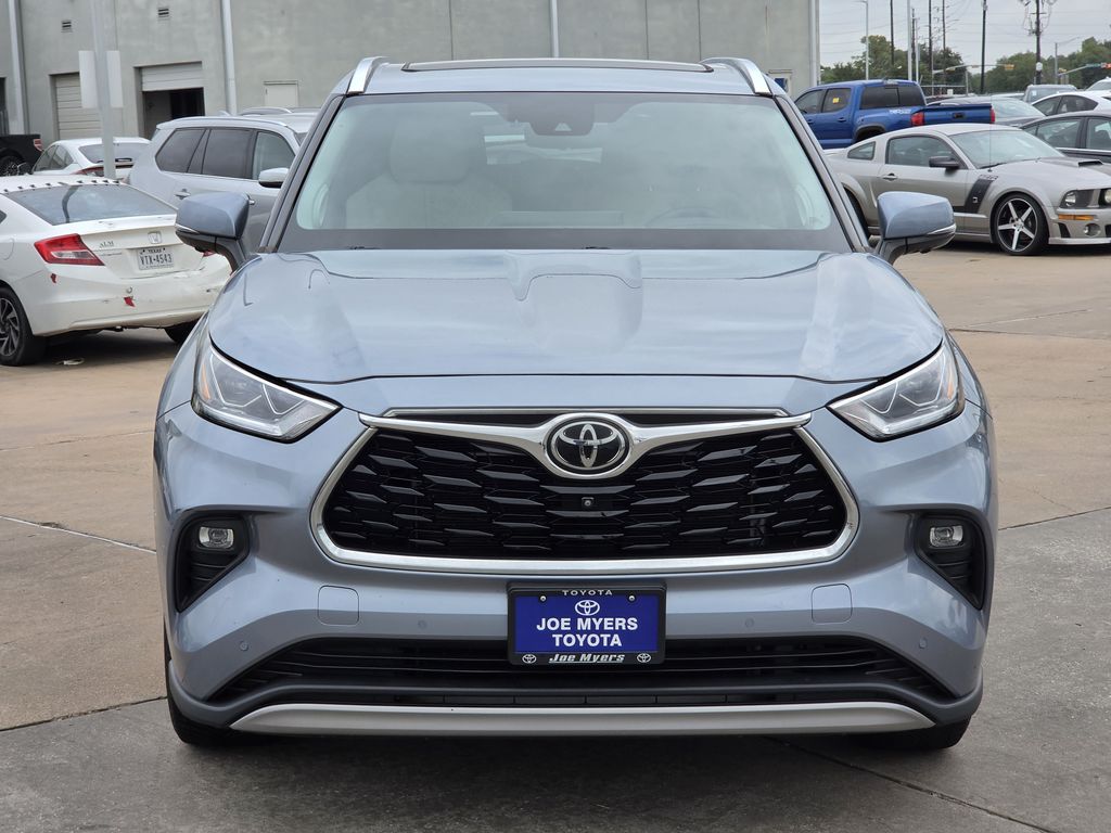 Used 2023 Moon Dust Toyota Platinum image 3