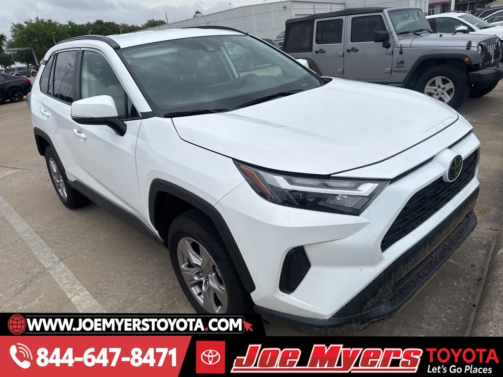 Used 2025 White Toyota XLE image 6