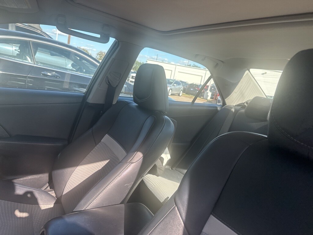 Used 2014 Toyota Camry SE Sedan