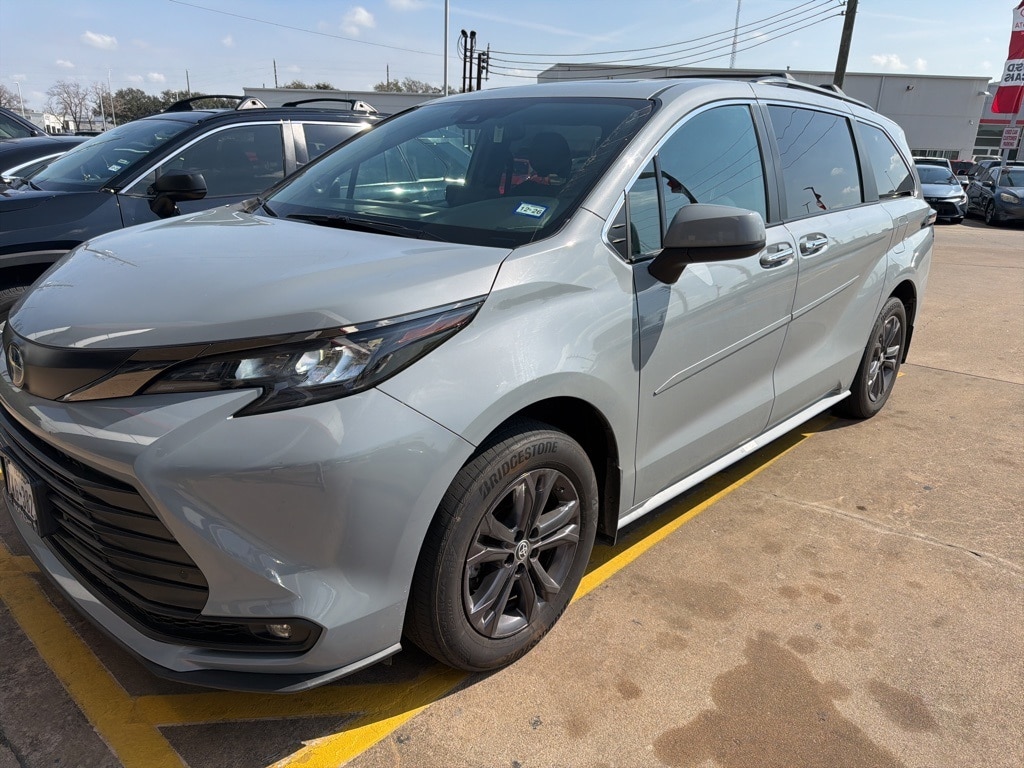 2024 Toyota Sienna Woodland Edition