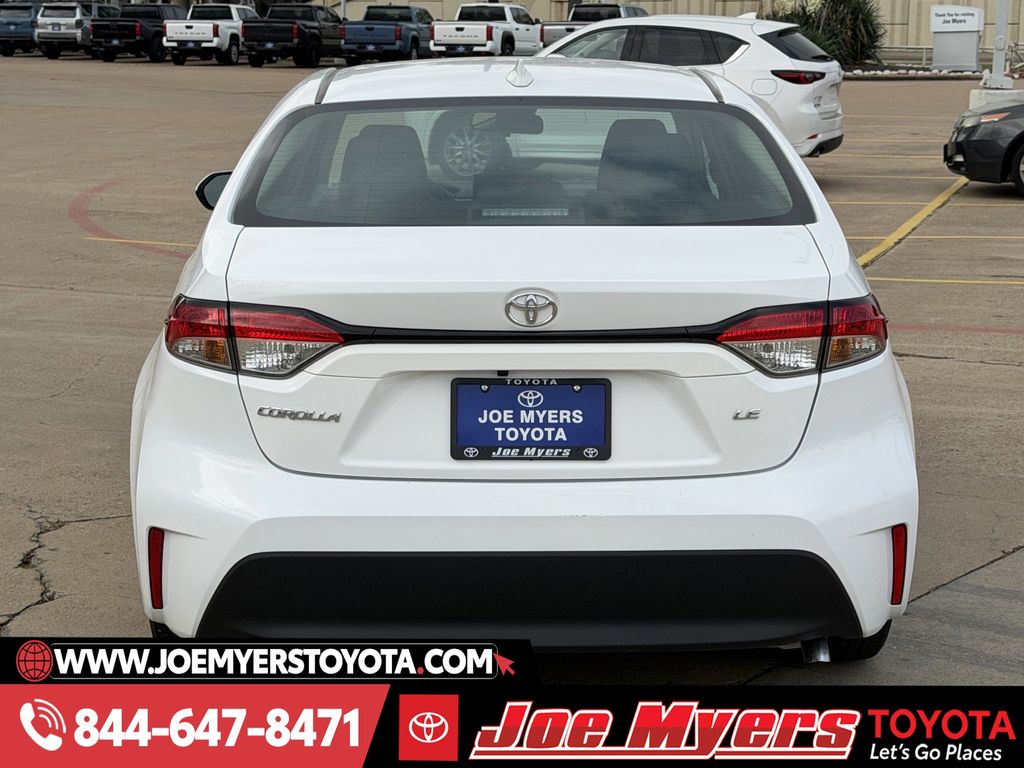 Used 2025 Ice Cap Toyota LE image 10