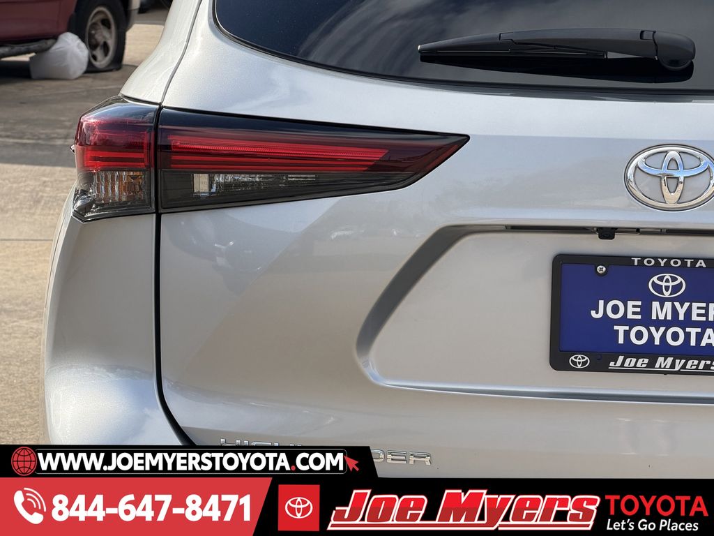 Used 2025 Celestial Silver Metallic Toyota LE image 10
