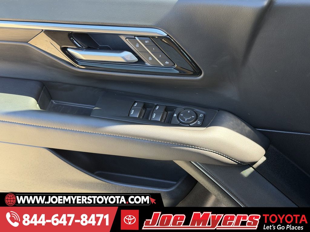 Used 2025 Black Chevrolet LT image 26