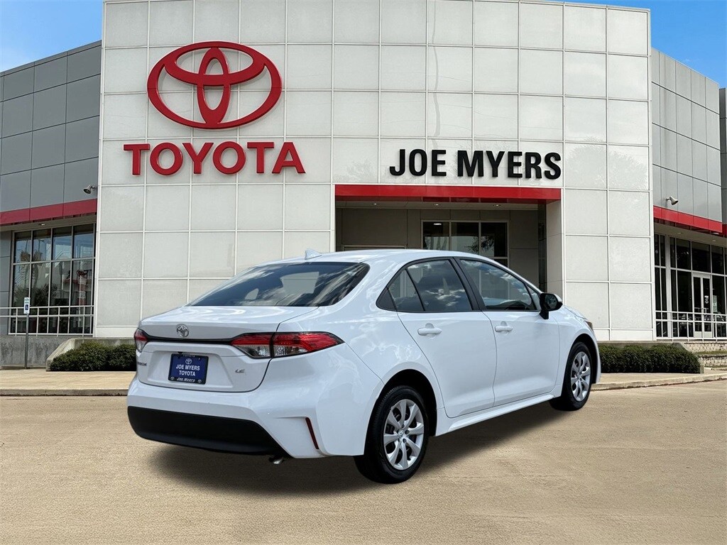 2024 Toyota Corolla LE photo 4