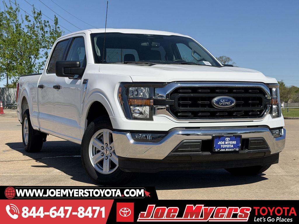 Used 2023 Oxford White Ford XLT image 2