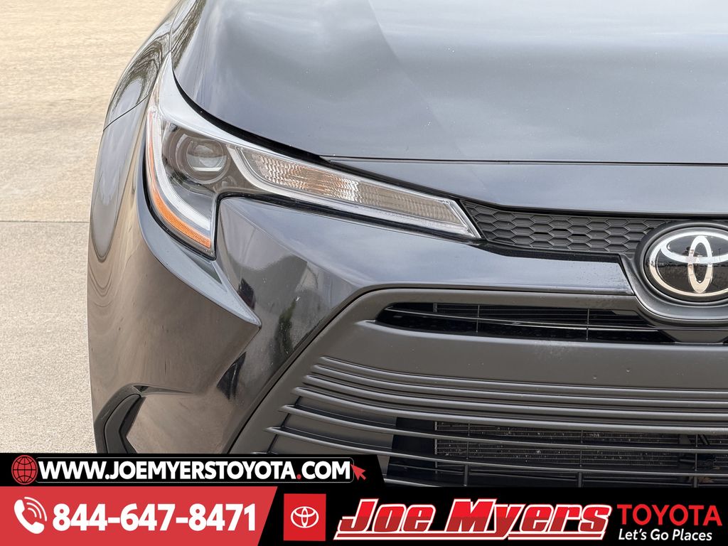Used 2025 Midnight Black Metallic Toyota LE image 5
