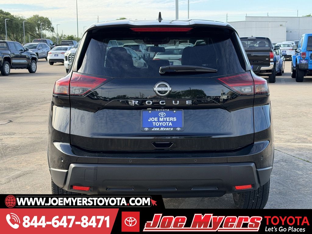 Used 2025 Super Black Nissan SV image 8