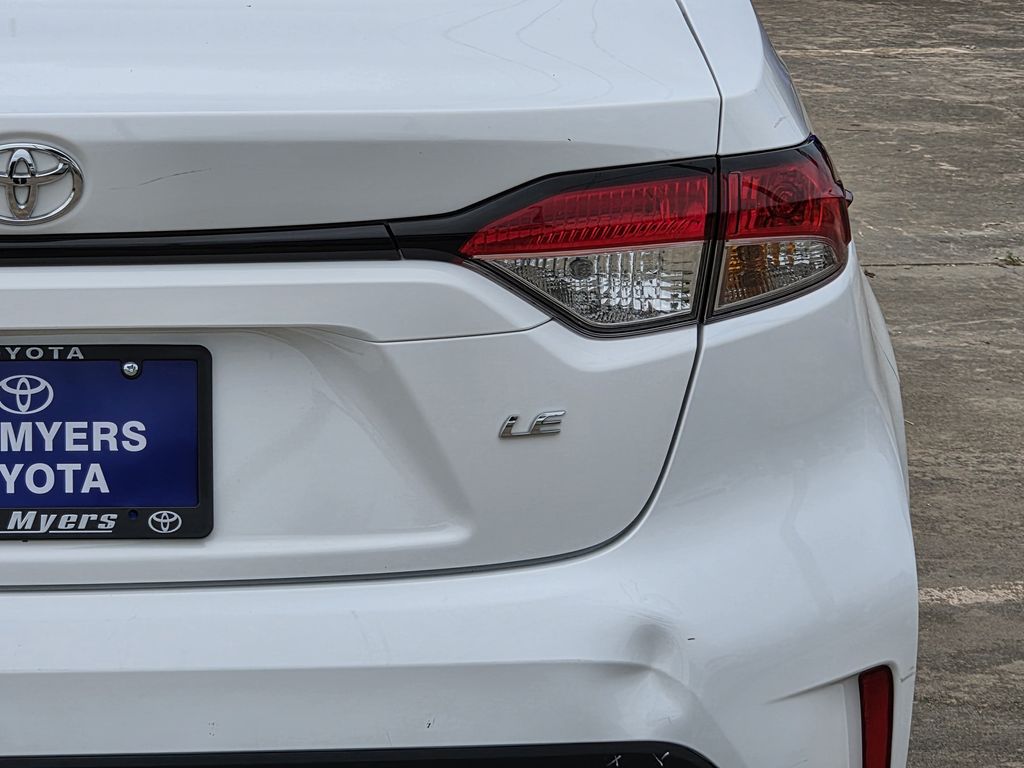 Used 2025 Ice Toyota LE image 9