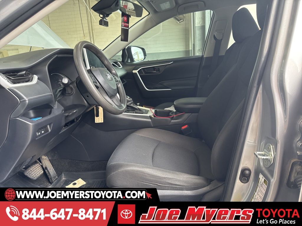 Silver Sky Metallic 2024 Toyota RAV4 LE FWD SUV / Crossover Front-Wheel Drive 8-Speed Automatic