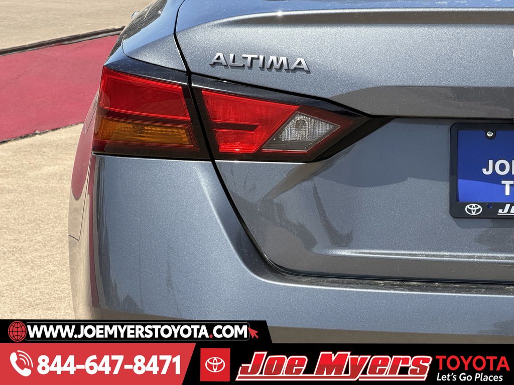 Used 2025 Gun Metallic Nissan 2.5 SV image 10