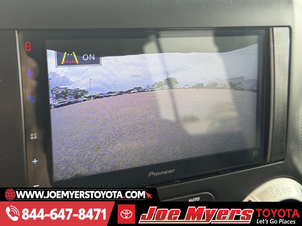 Used 2016 Hydro Blue Pearl Coat Jeep Unlimited Sahara image 19