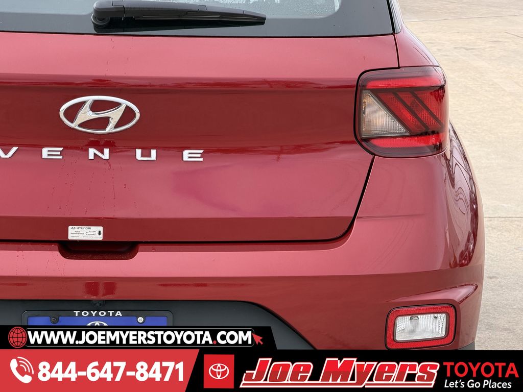 Used 2025 Ultimate Red Hyundai SEL image 9