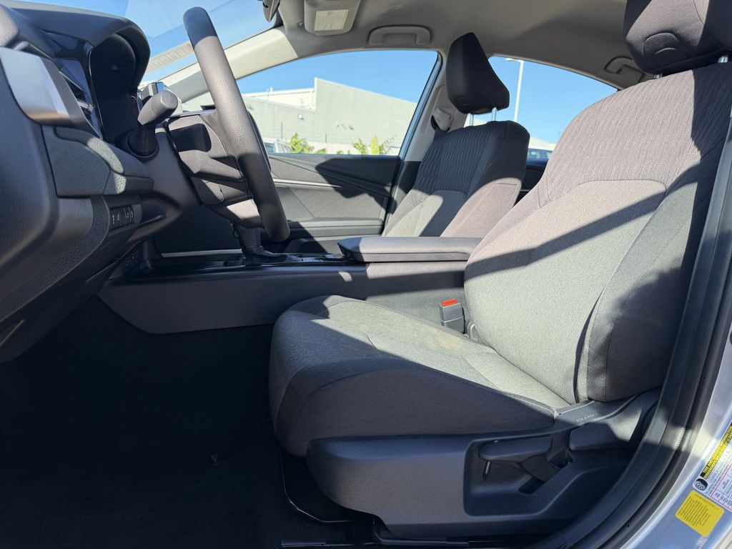 2025 Toyota Camry LE - Photo 27