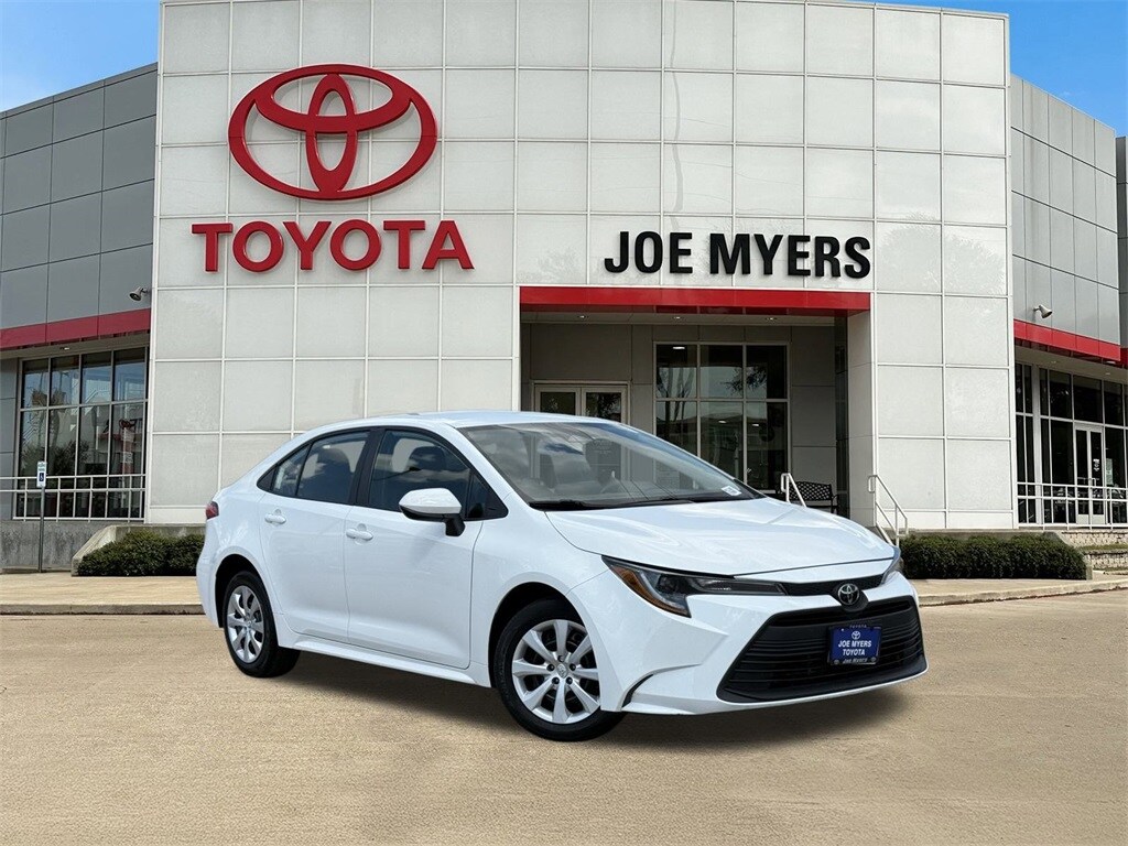 2024 Toyota Corolla LE photo 2