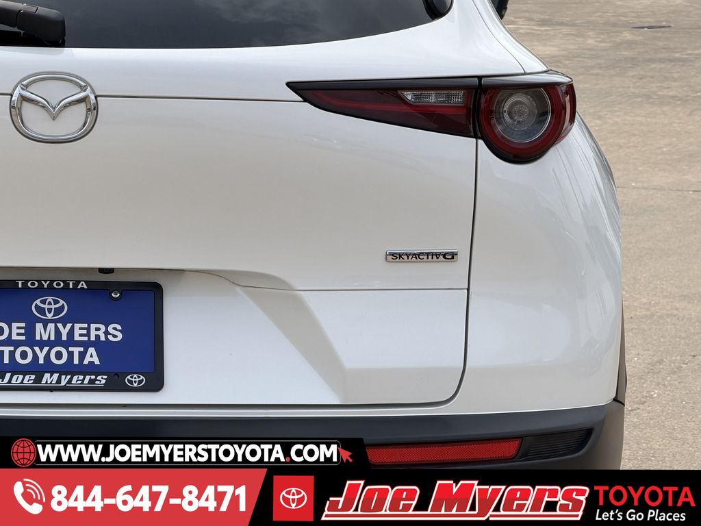 Used 2025 Snowflake White Pearl Mica Mazda 2.5 S Preferred Package image 9