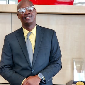 Staff member Abdoul Ndiaye from ID_72ef1739bf83