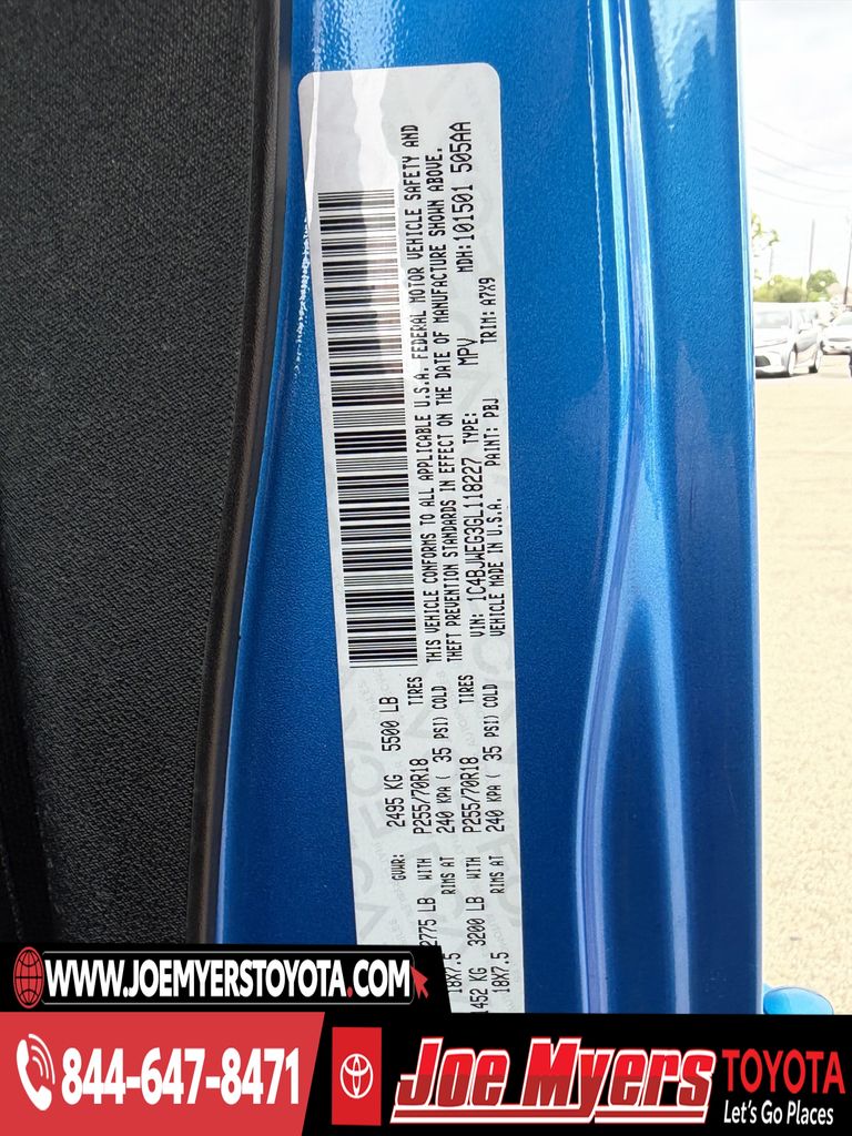 Used 2016 Hydro Blue Pearl Coat Jeep Unlimited Sahara image 29