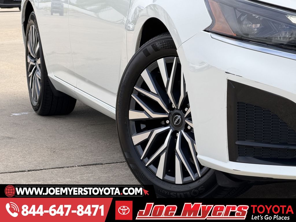 Used 2025 Glacier White Nissan 2.5 SV image 11