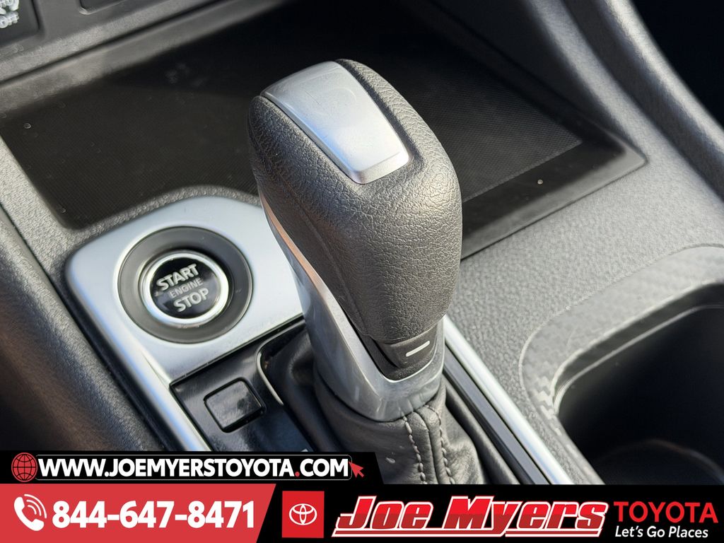 Used 2025 Rosewood Metallic Nissan SV image 21