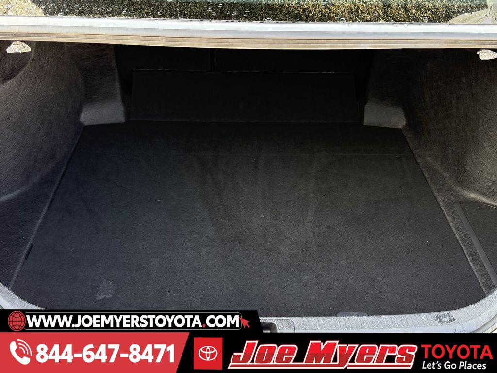 Used 2025 Ice Cap Toyota SE image 30