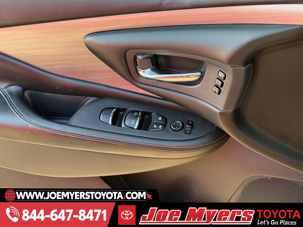 Used 2018 Cayenne Red Metallic Nissan Platinum image 26