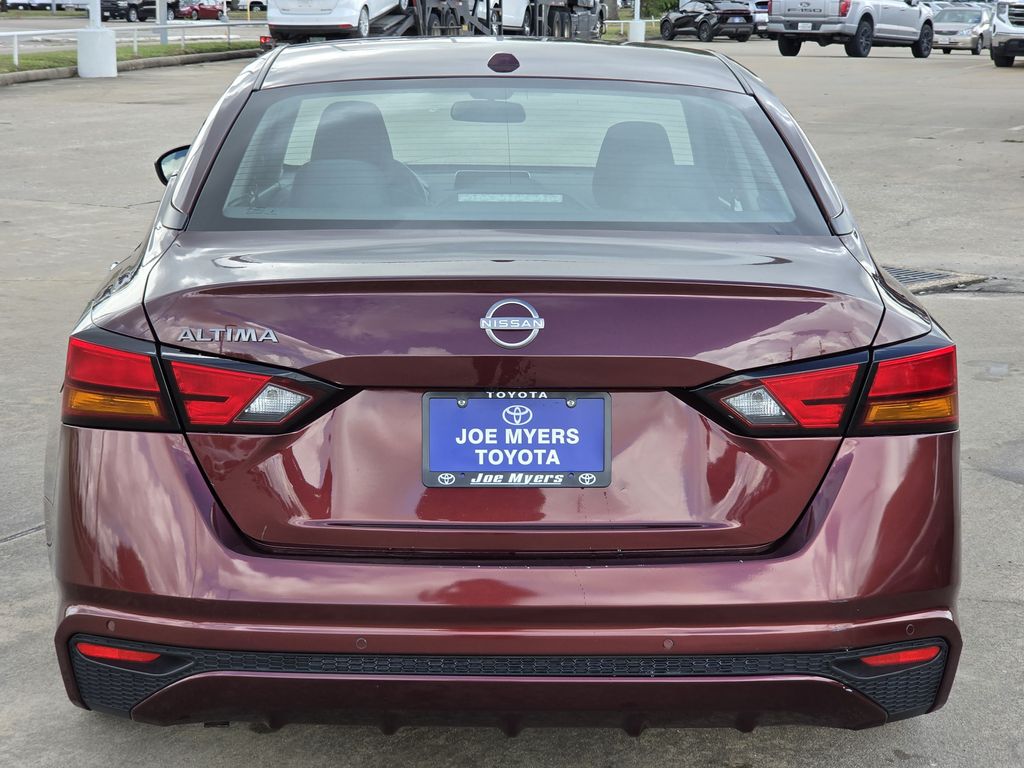 Used 2025 Garnet Pearl Metallic Nissan 2.5 SV image 8