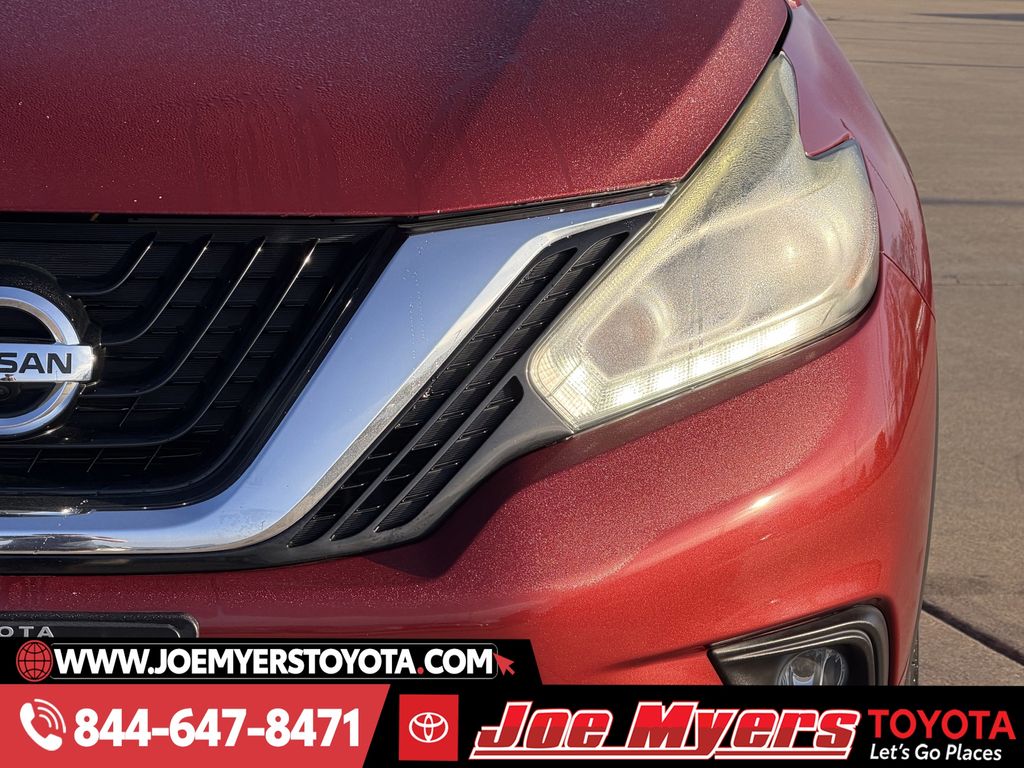 Used 2018 Cayenne Red Metallic Nissan Platinum image 4