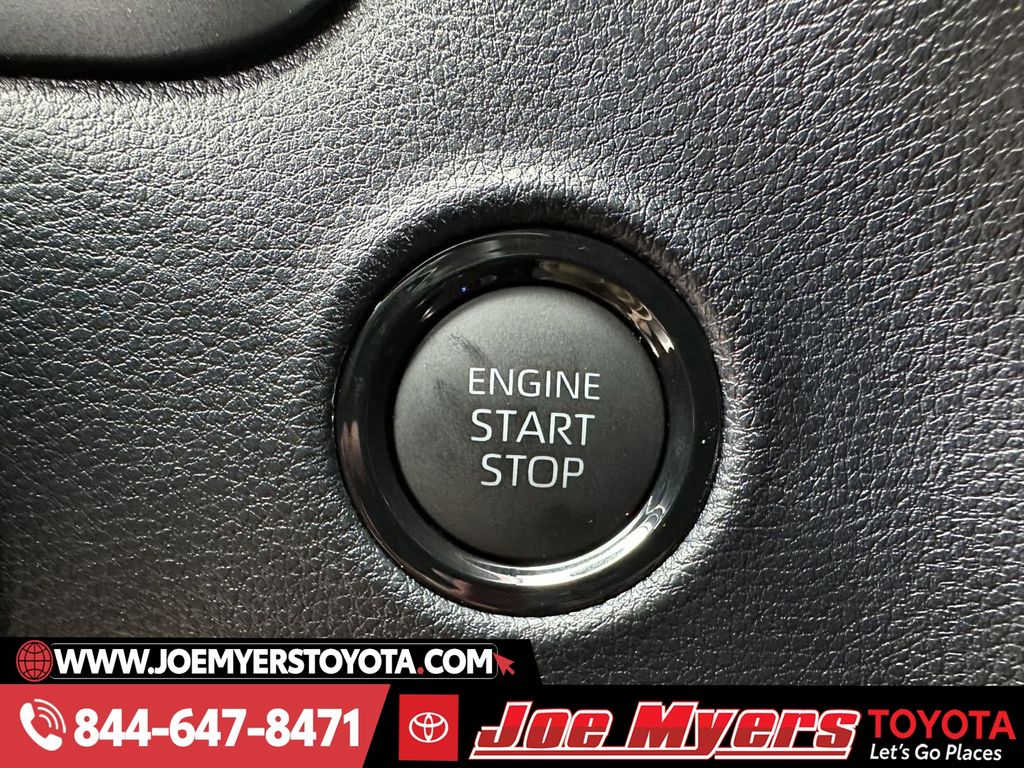 2025 Toyota Tundra SR5 - Photo 15